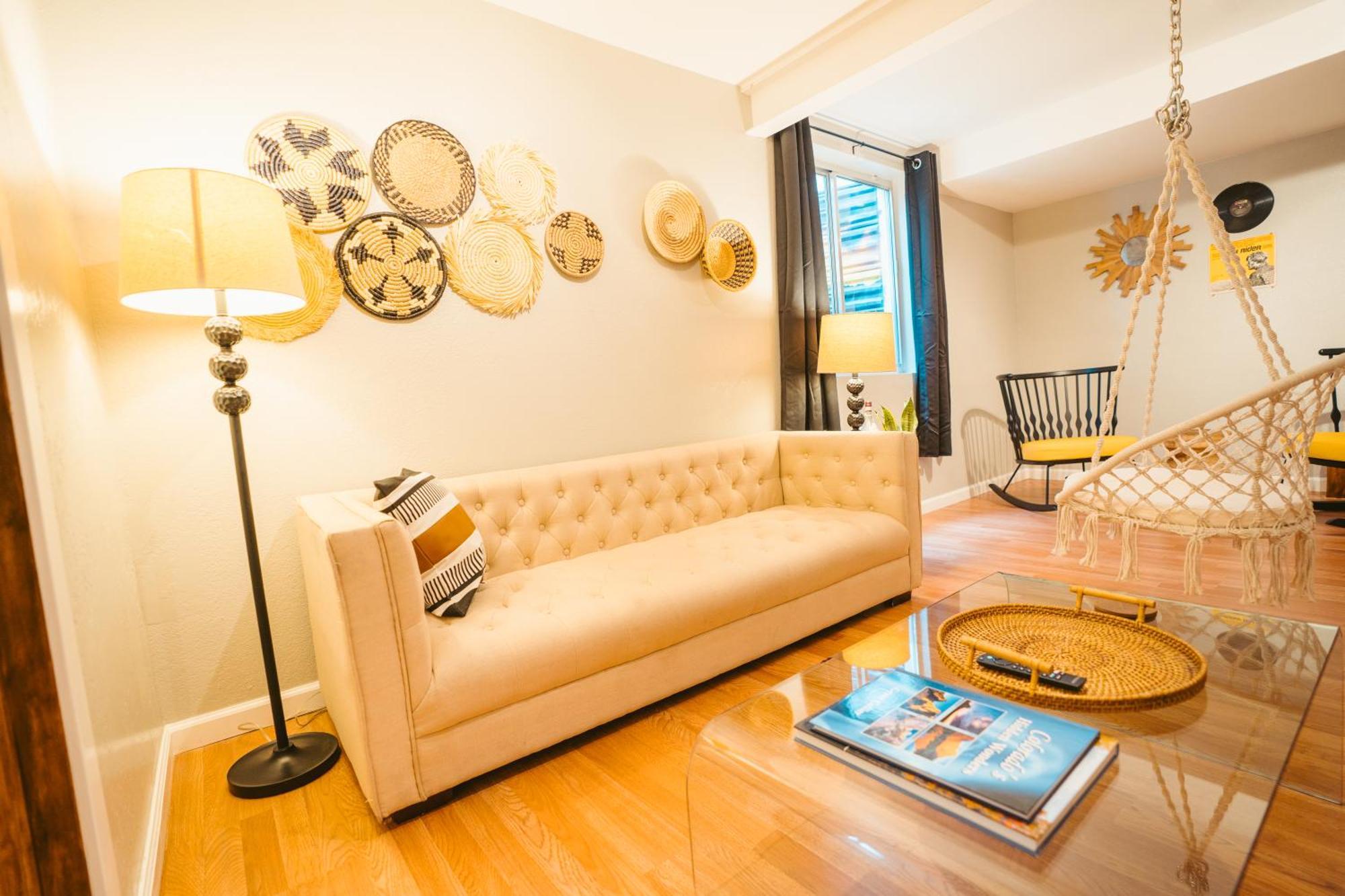 Windsor Retreat Private Basement Suite DEN Esterno foto