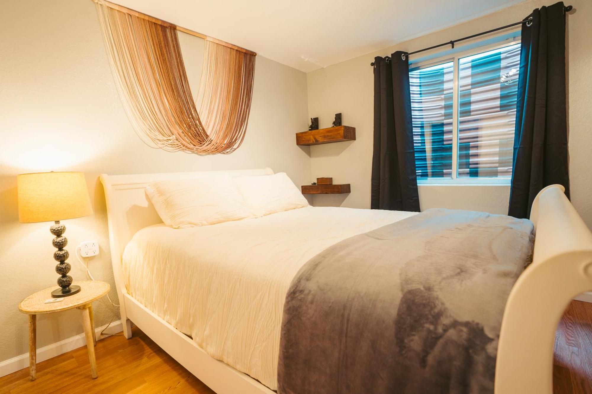 Windsor Retreat Private Basement Suite DEN Esterno foto