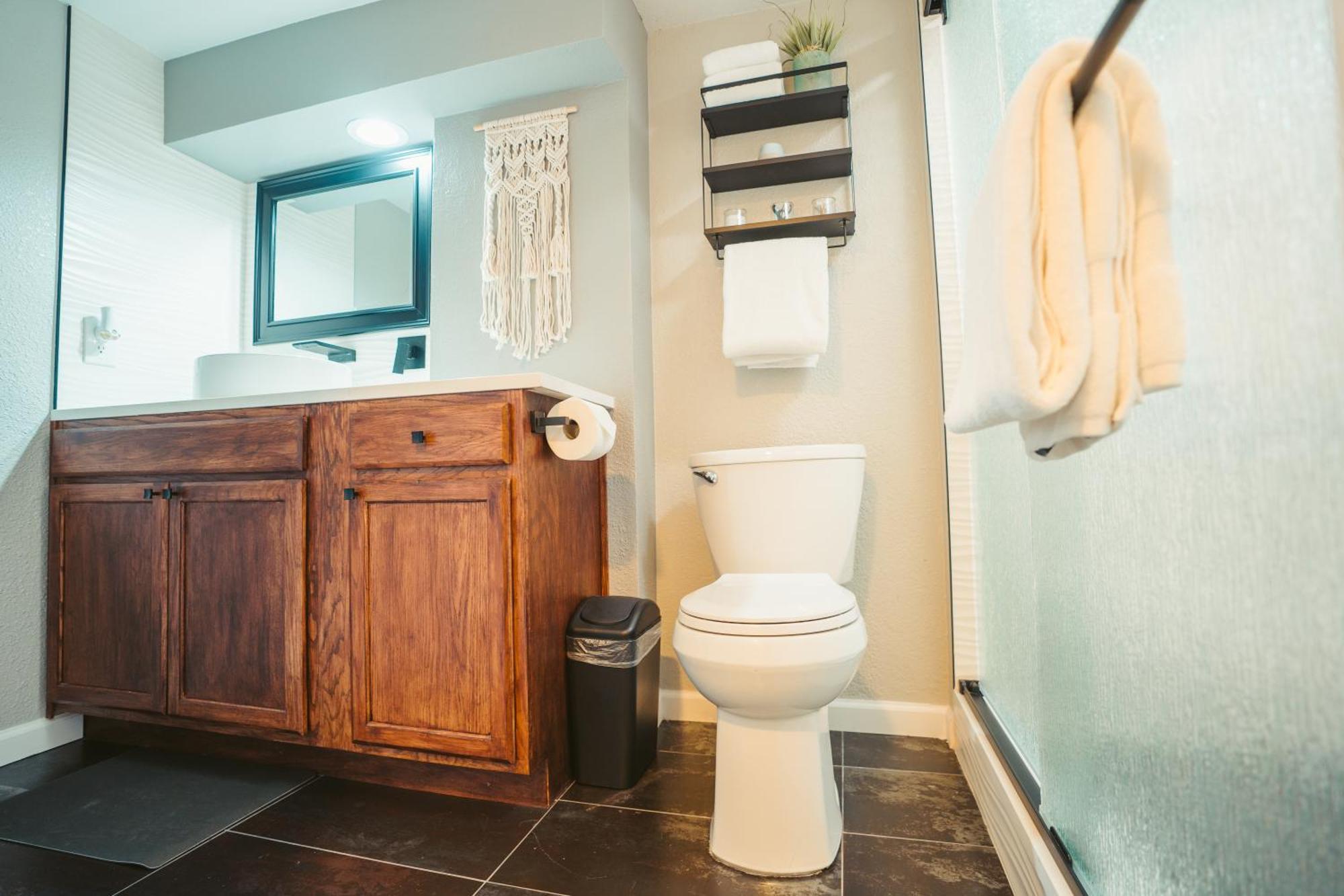 Windsor Retreat Private Basement Suite DEN Esterno foto