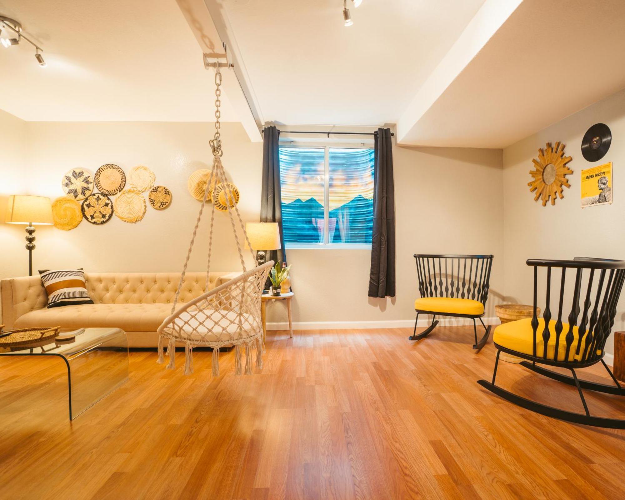 Windsor Retreat Private Basement Suite DEN Esterno foto