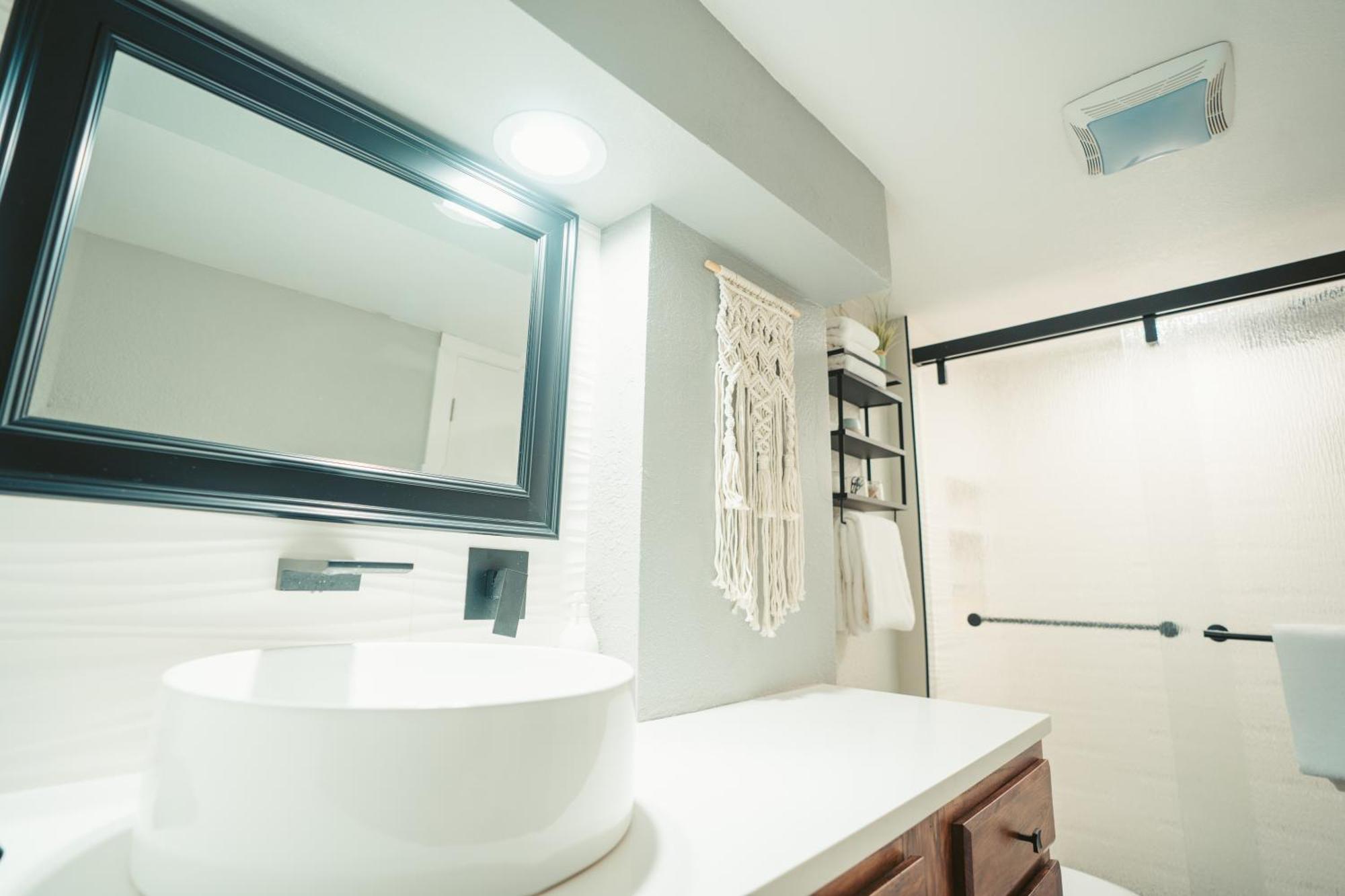 Windsor Retreat Private Basement Suite DEN Esterno foto